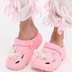AZALEA WANG Pink Pearl Iridescent Clogs W/Decorative Charms